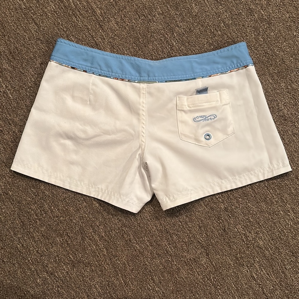 Women’s Reversible Floral/White Crazy Shirts Board Shorts *Like New* - Picture 11 of 14
